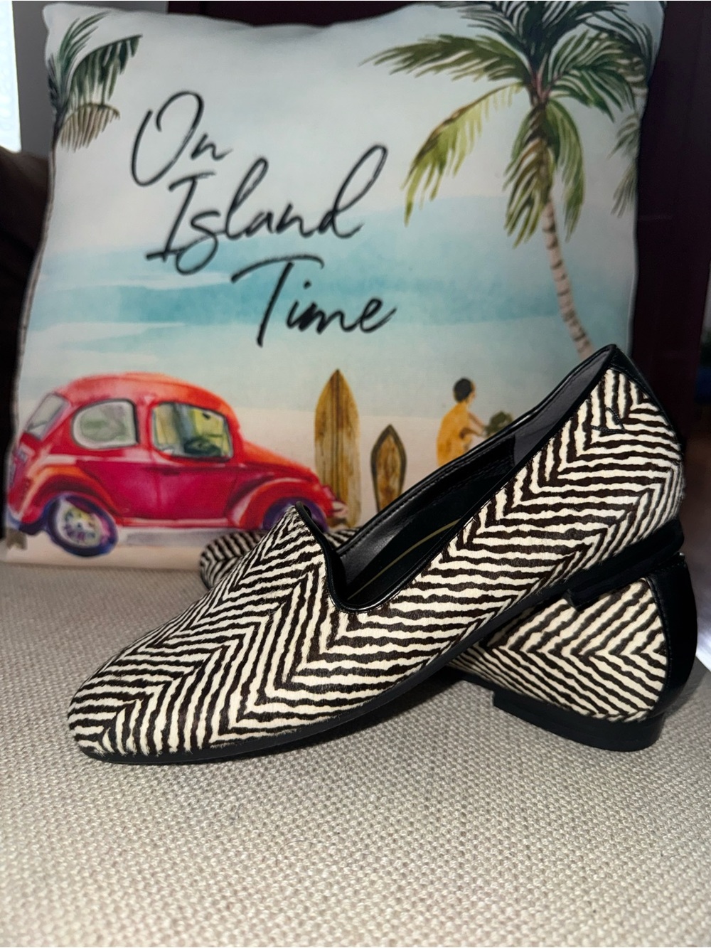 Vionic Willa Black/White Flat Slip-On Comfort Shoe Women's sizes 5